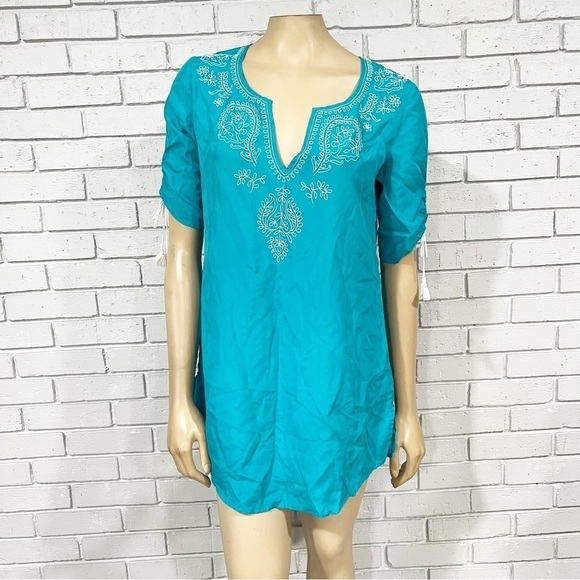 Banana Republic Tops - Banana Republic Women’s Turquoise Embroidered Top